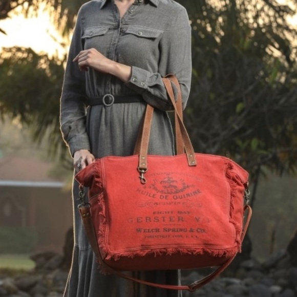 NWT BEAUTIFUL CARMI WEEKENDER - Picture 2 of 7